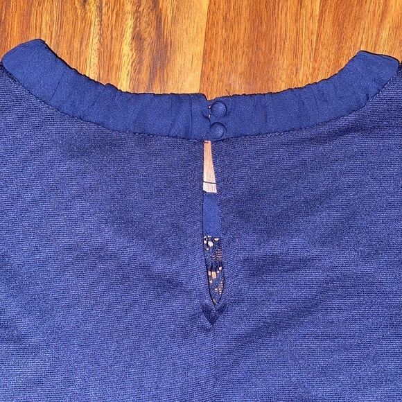 LaurenāConradĀ NavyāLaceāBlouse - Picture 6 of 6